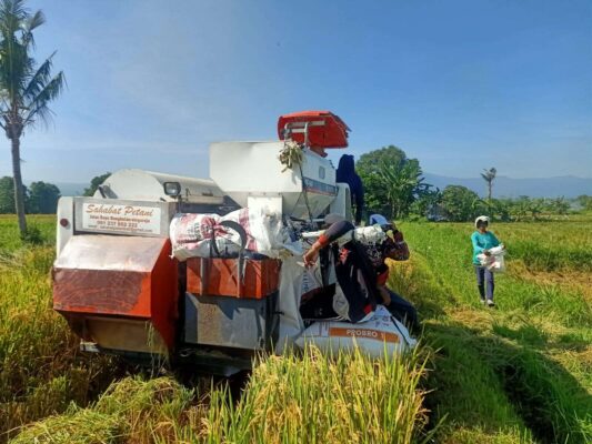 Foto mesin pertanian untuk CSR